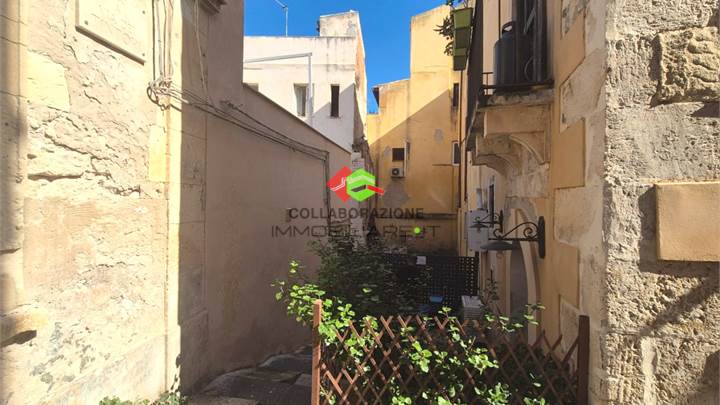 Indipendente in Ortigia su tre livelli con terrazzo