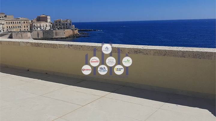 Luminoso appartamento sul lungomare di Levante 