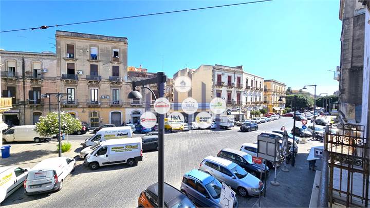 RIF. 2942 INDIPENDENTE  ZONA C.SO UMBERTO - PIAZZALE MARCONI