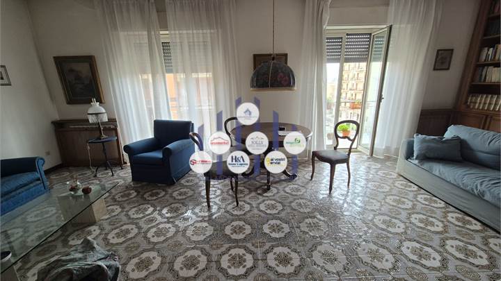 Appartamento Luminoso contesto signorile 