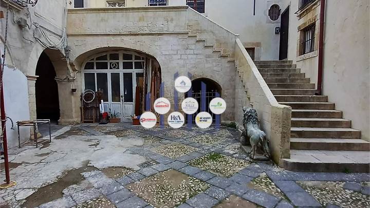 Prestigioso locale commerciale