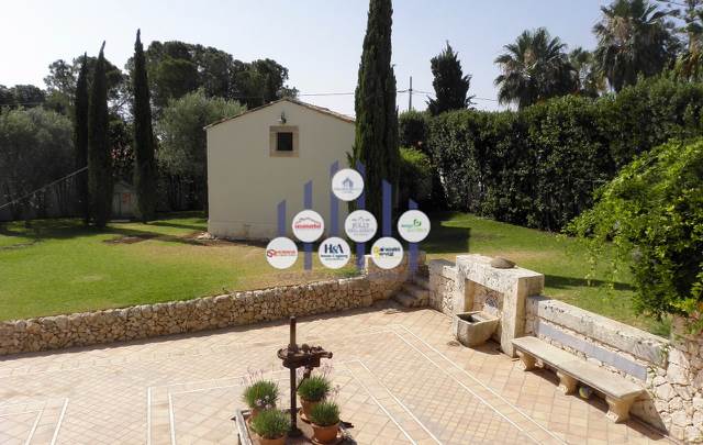 Elegante Villa a Fontane Bianche