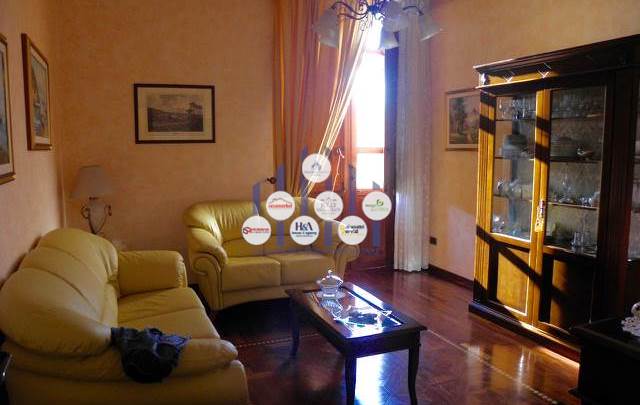 All'ingresso di Ortigia, pronto da abitare.